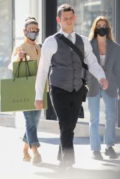 Olivia Jade Giannulli and Lori Loughlin - Shopping at Gucci on Rodeo Drive in Beverly Hills 10/18/2022