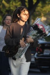 Olivia Jade Giannulli Wears a White Skirt and a Brown Jacket   Shopping for Flowers and Groceries in Beverly Hills 10 10 2022   - 31