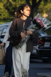 Olivia Jade Giannulli Wears a White Skirt and a Brown Jacket   Shopping for Flowers and Groceries in Beverly Hills 10 10 2022   - 17