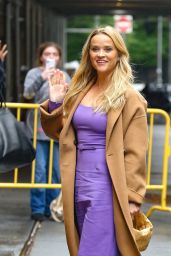 Reese Witherspoon - Arrives at The View in New York 10/05/2022