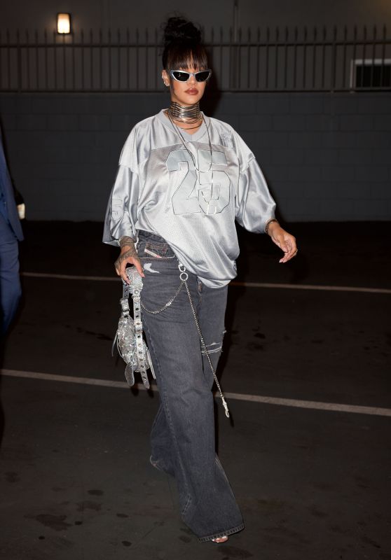 Rihanna   Westlake Recording Studios in Hollywood 10 08 2022   - 90