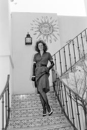 Sigourney Weaver   BW Photo Shoot 1983   - 71