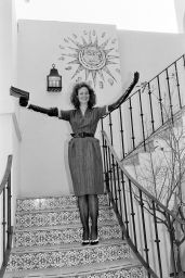 Sigourney Weaver   BW Photo Shoot 1983   - 67