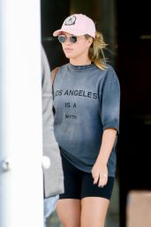 Sofia Richie Wears a "Los Angeles is a Myth" T-shirt - Beverly Hills 10/05/2022