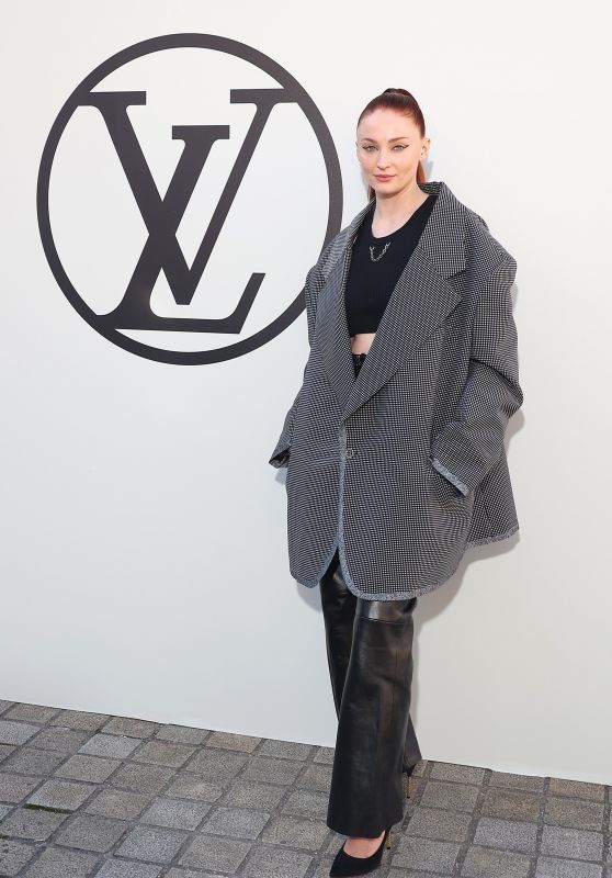 Sophie Turner   Louis Vuitton Show in Paris 10 04 2022   - 40