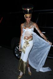 Winnie Harlow in Egyptian Style Costume - Vas Morgan Halloween Party in West Hollywood 10/29/2022