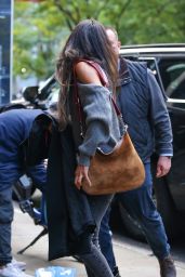Zoe Saldana Carries a Stylish Leather Gucci Bag - NYC 10/25/2022