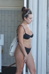 Abbie Chatfield in a Bikini in Bondi 11/27/2022