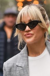 Ashley Roberts in a Great Trouser Suit and White Shoes and Bag - London 11/10/2022
