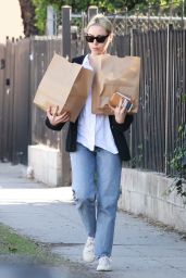 Aubrey Plaza - Stopping by Courage Bagels in LA 11/27/2022
