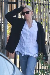 Aubrey Plaza - Stopping by Courage Bagels in LA 11/27/2022