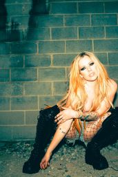 Avril Lavigne – Photo Shoot for INLOVE Magazine Winter 2023