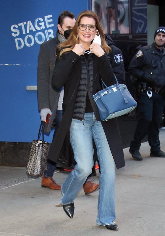 Brooke Shields - Exiting GMA in New York 11/21/2022