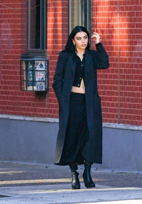 Charli XCX - Out in New York City 11/03/2022