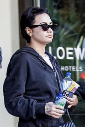 Demi Lovato Make-up Free - New Orleans 11/01/2022