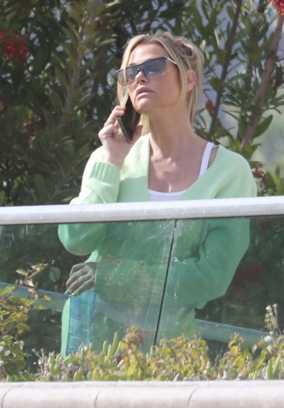 Denise Richards Chatting on the Phone in Malibu 11/28/2022