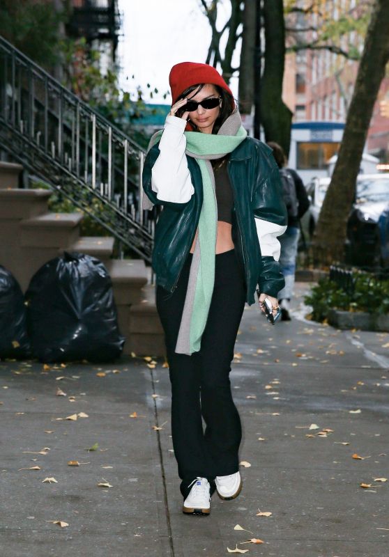 Emily Ratajkowski Street Style - New York City 11/16/2022