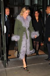 Florence Pugh   Leaving Her Hotel in New York 11 10 2022   - 15