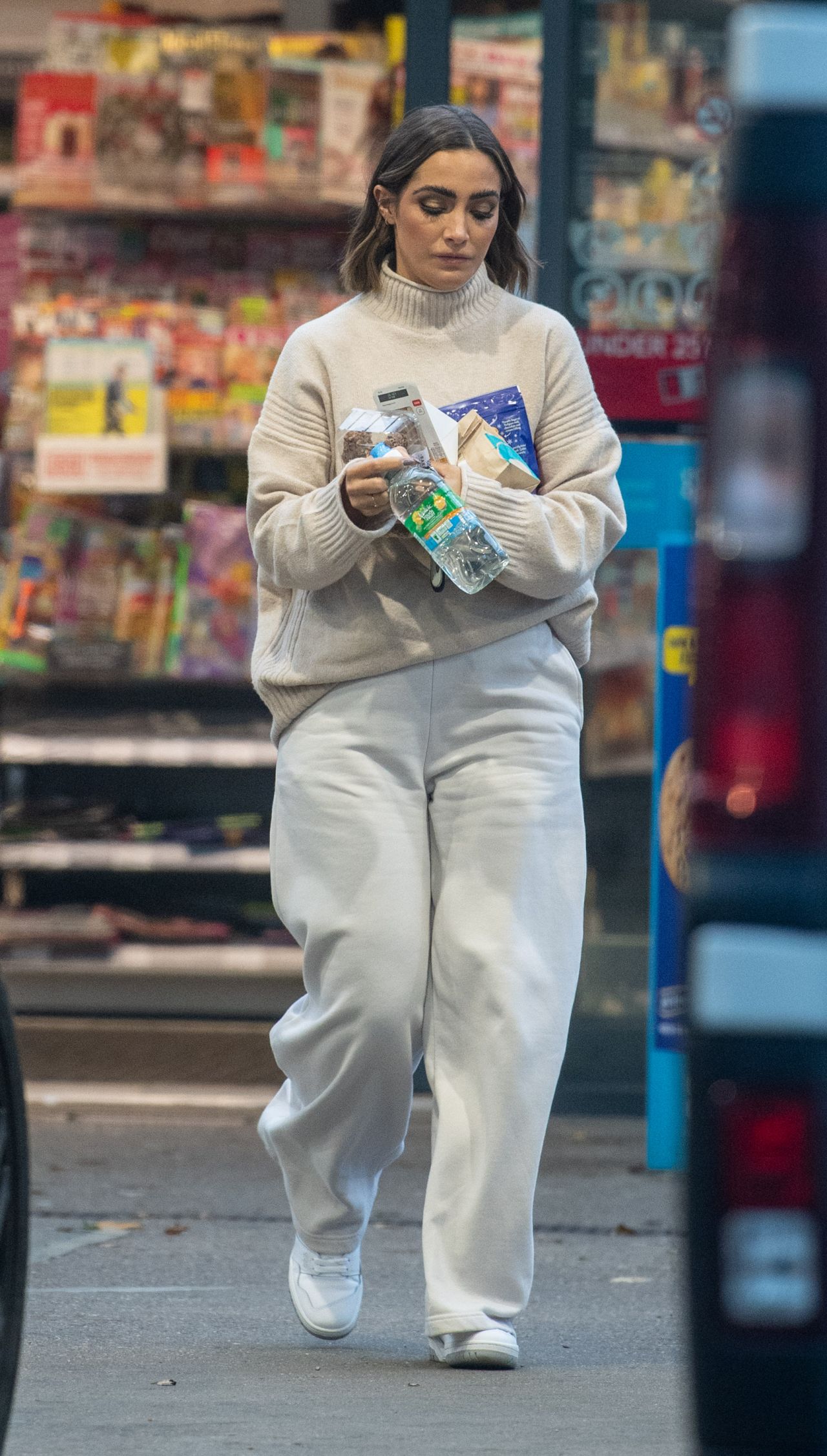 Frankie Bridge - Out in South London 11/05/2022 • CelebMafia