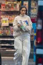 Frankie Bridge - Out in South London 11/05/2022