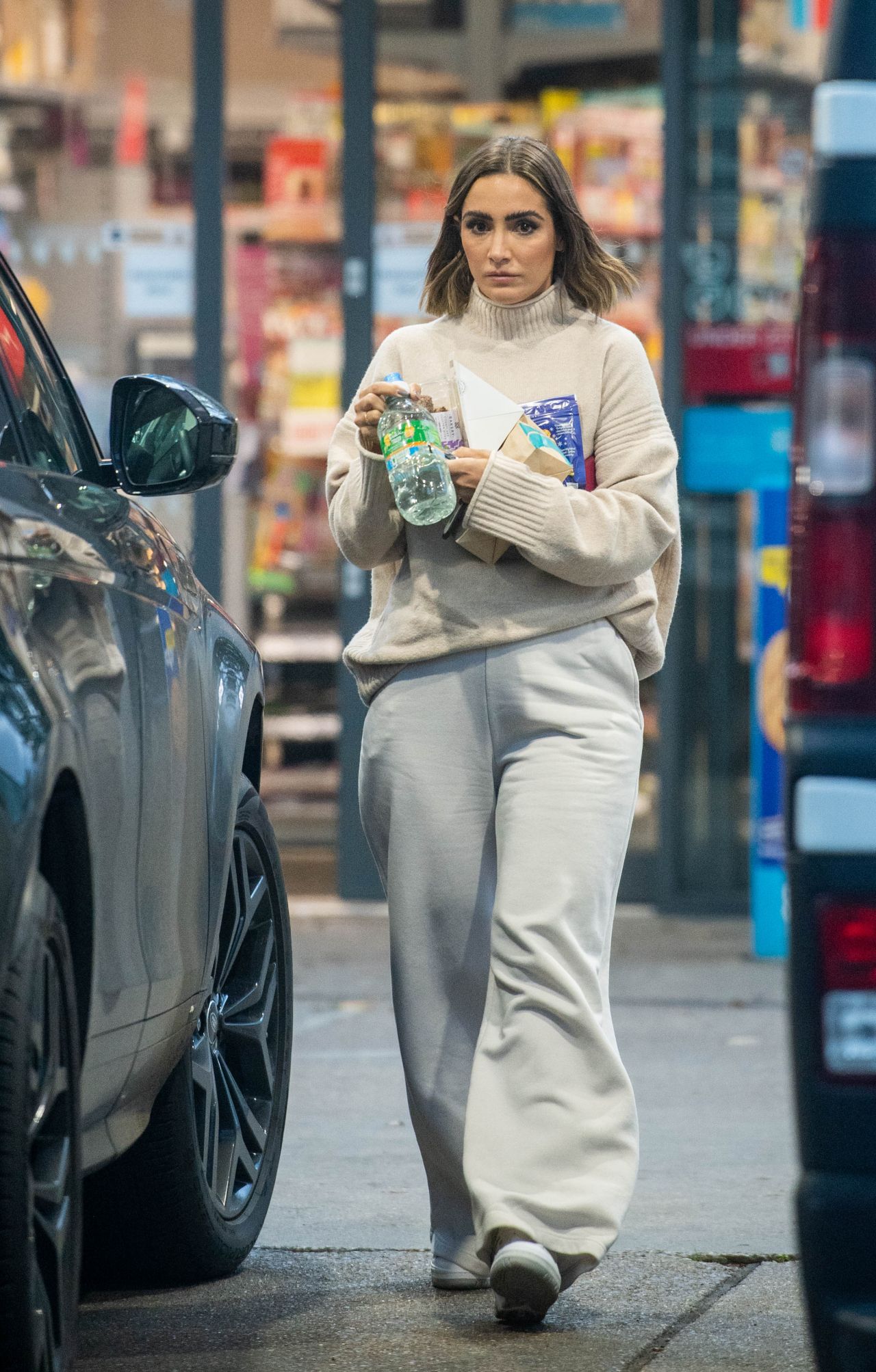 Frankie Bridge - Out in South London 11/05/2022 • CelebMafia