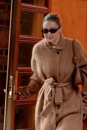 Gigi Hadid in a Cozy Beige Coat - New York 11/27/2022
