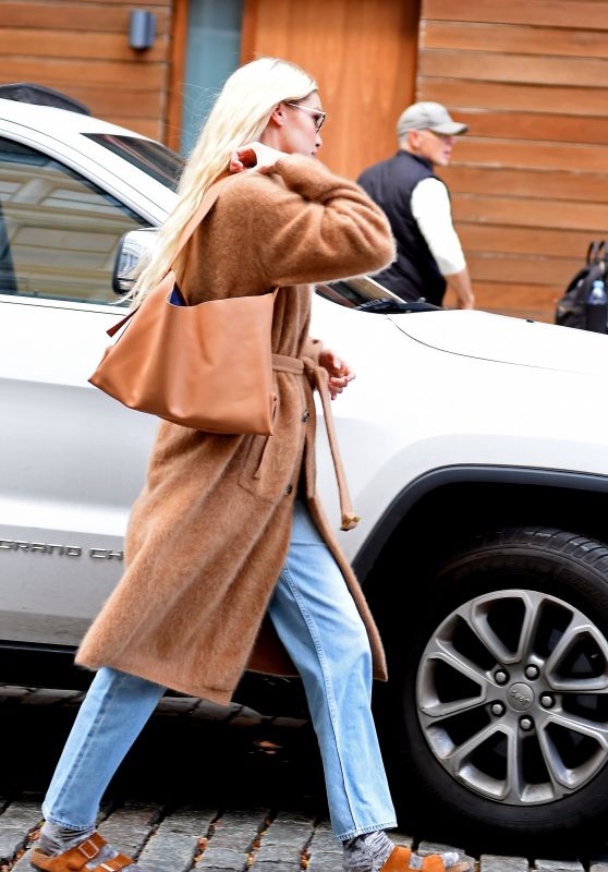 Gigi Hadid - Out in New York 10/30/2022