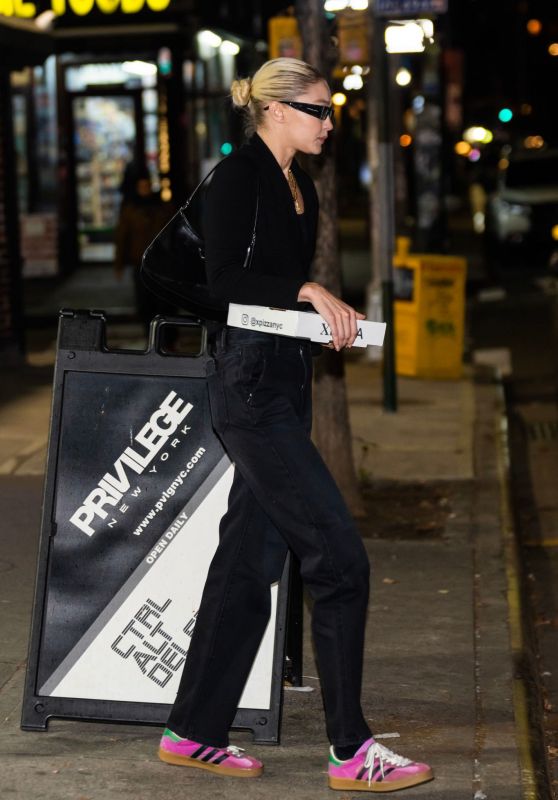 Gigi Hadid - Out in New York City 11/19/2022