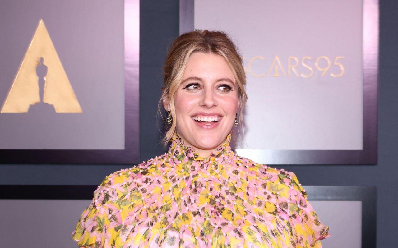 Greta Gerwig – Governors Awards in Los Angeles 11/19/2022 • CelebMafia