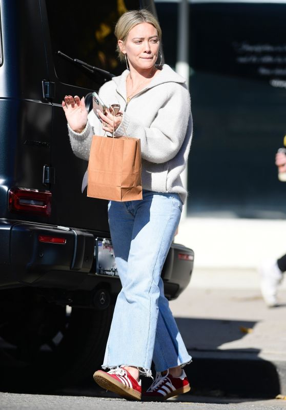 Hilary Duff in Casual Outfit in Los Angeles 11/19/2022