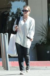 Hilary Duff - Shopping in Beverly Hills 11/03/2022