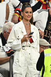 Izabel Goulart - Watches The World Cup Match Between Spain vs Germany 11/27/2022