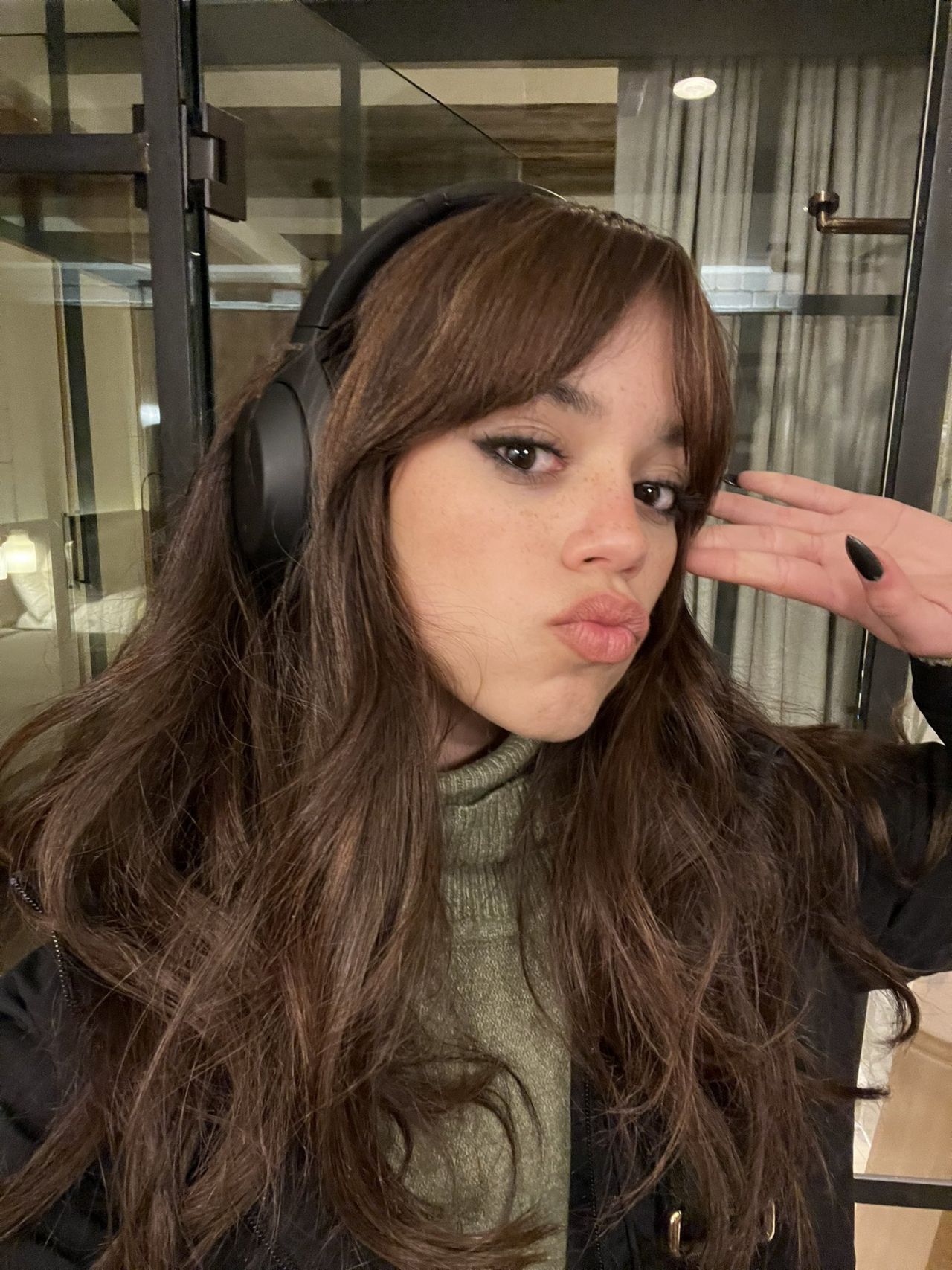 Jenna Ortega 11/30/2022 • CelebMafia