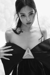 Jennie Kim (Blackpink) - ELLE US December 2022/January 2023