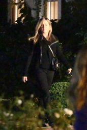 Jennifer Aniston - Out in Los Angeles 11/04/2022