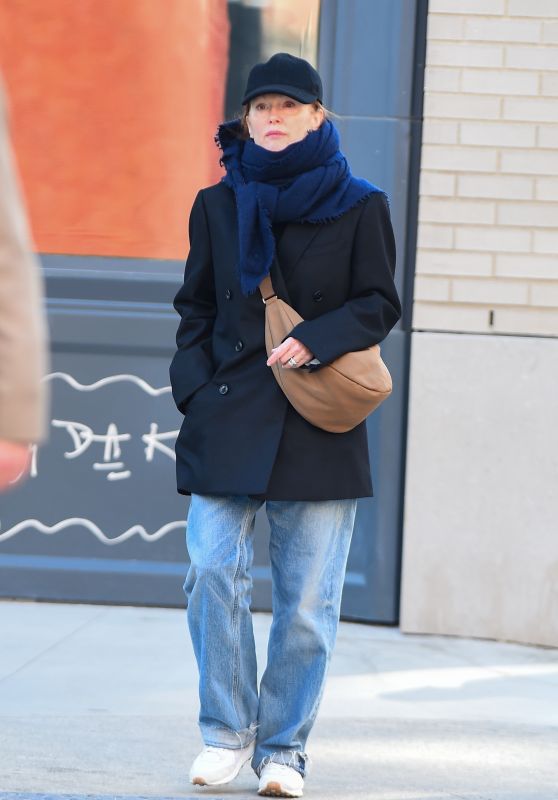 Julianne Moore in a Stylish Black Double-breasted Coat and a Blue Scarf - NYC 11/23/2022