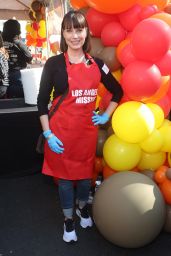 Julie Ann Emery - Thanksgiving Dinner To The Unhoused Community Of Los Angeles at Los Angeles Mission 11/23/2022