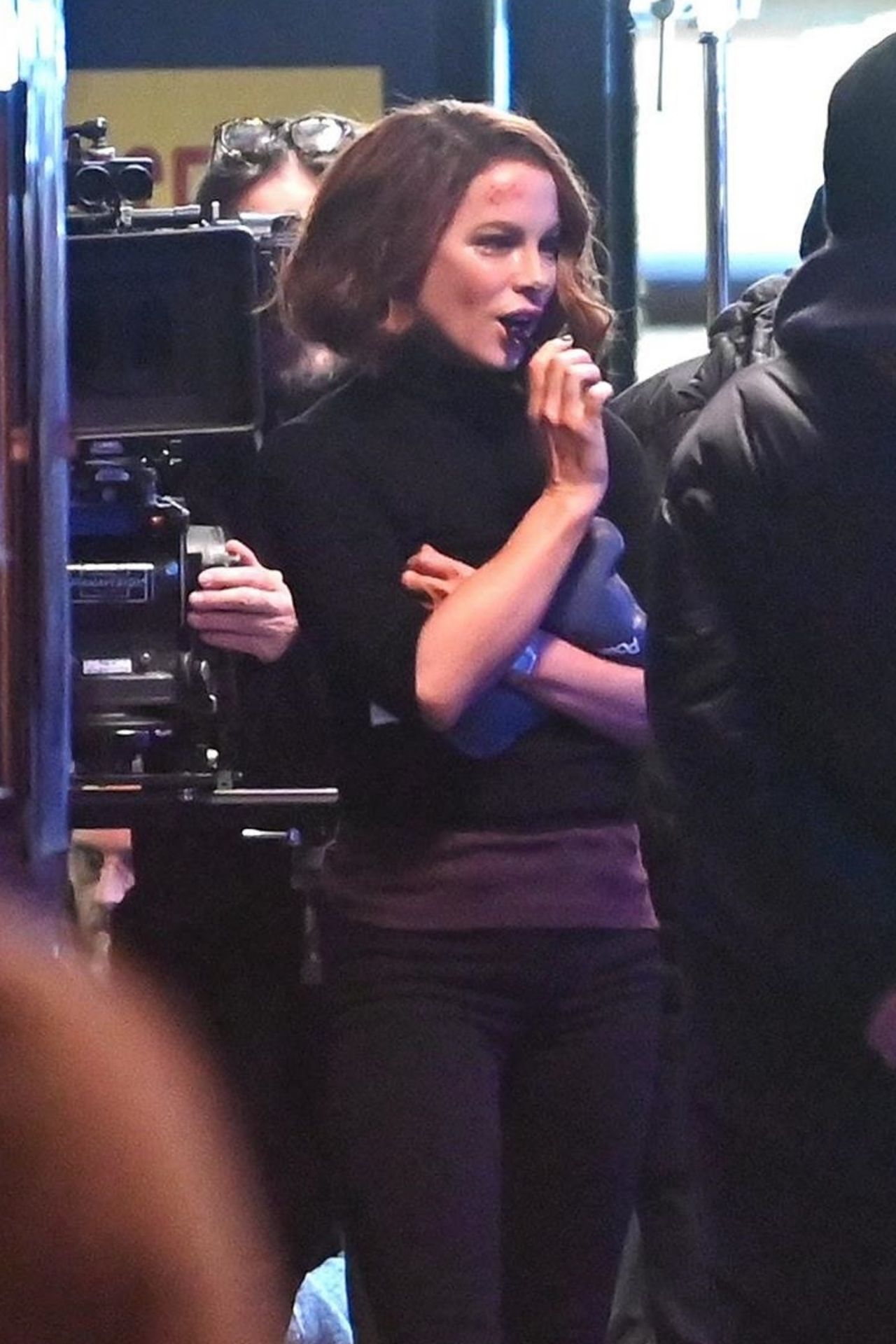 Kate Beckinsale Canary Black Filming Set 11072022 • Celebmafia 