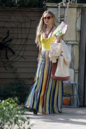 Kate Hudson in a Colorful Long Striped Skirt and a Yellow Top   Brentwood 10 31 2022   - 8