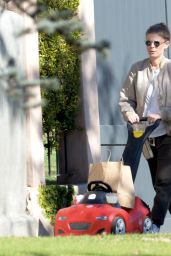 Kate Mara - Out in Los Angeles 11/23/2022