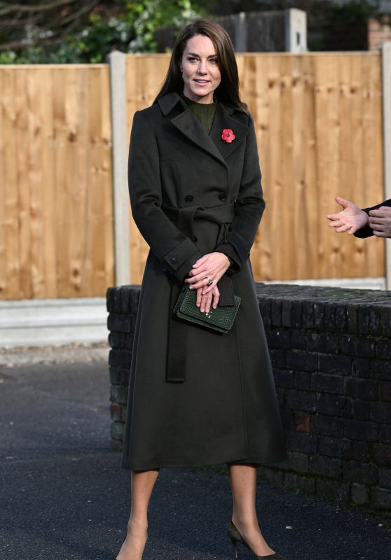 Kate Middleton - Arriving at Colham Manor Childrens Centre in Hillingdon 11/09/2022
