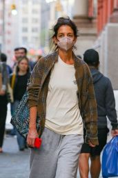 Katie Holmes in Comfy Outfit in NYC 11/04/2022
