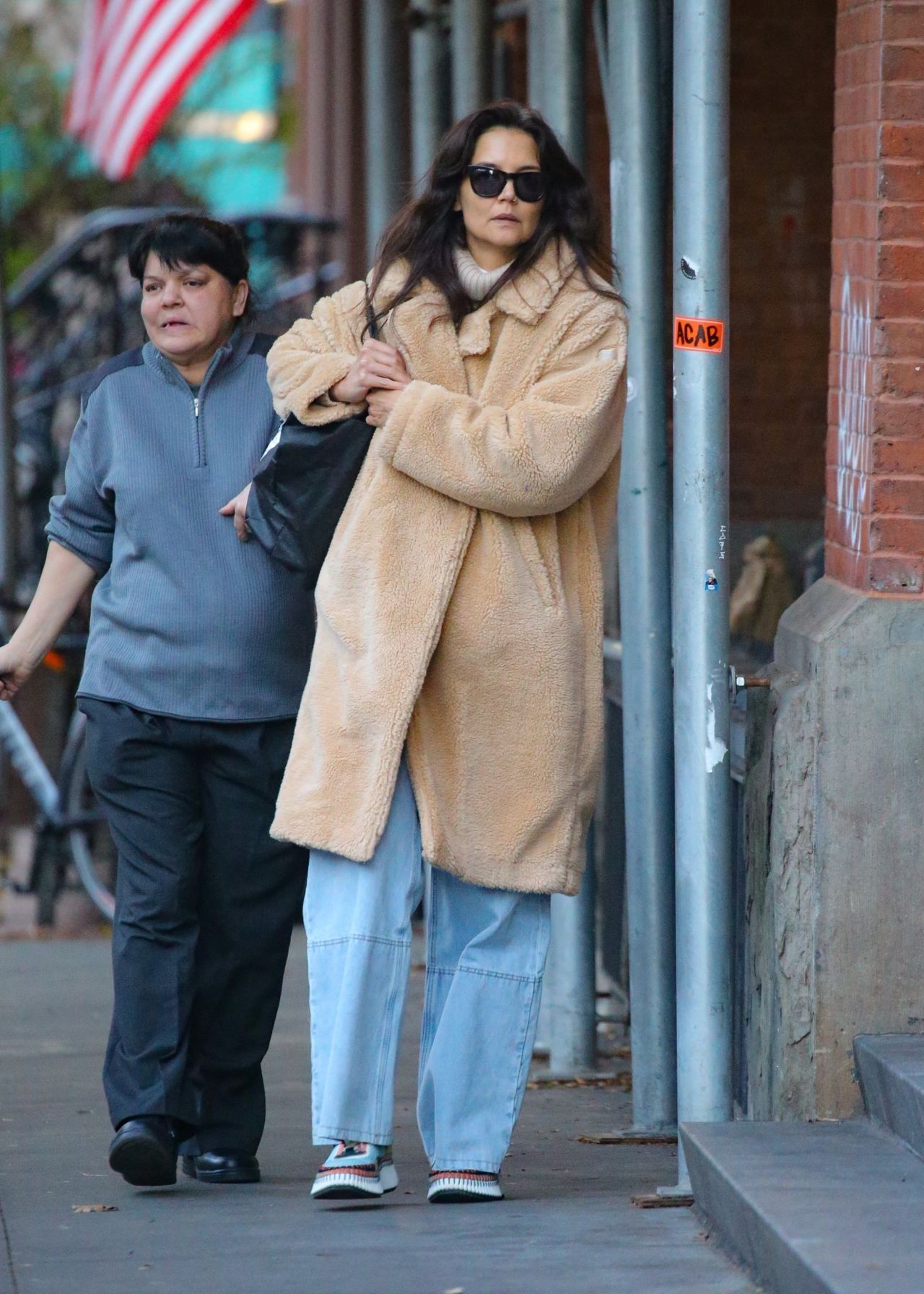 Katie Holmes in Trench Coat in New York 11/28/2022 • CelebMafia