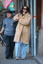 Katie Holmes in Trench Coat in New York 11 28 2022   - 39
