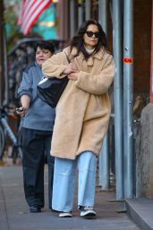 Katie Holmes in Trench Coat in New York 11 28 2022   - 44