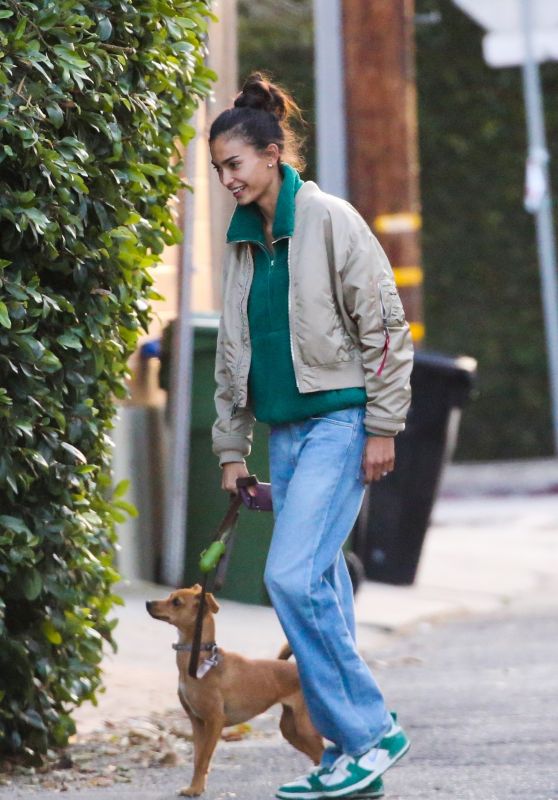 Kelly Gale - Out in Los Angeles 11/25/2022