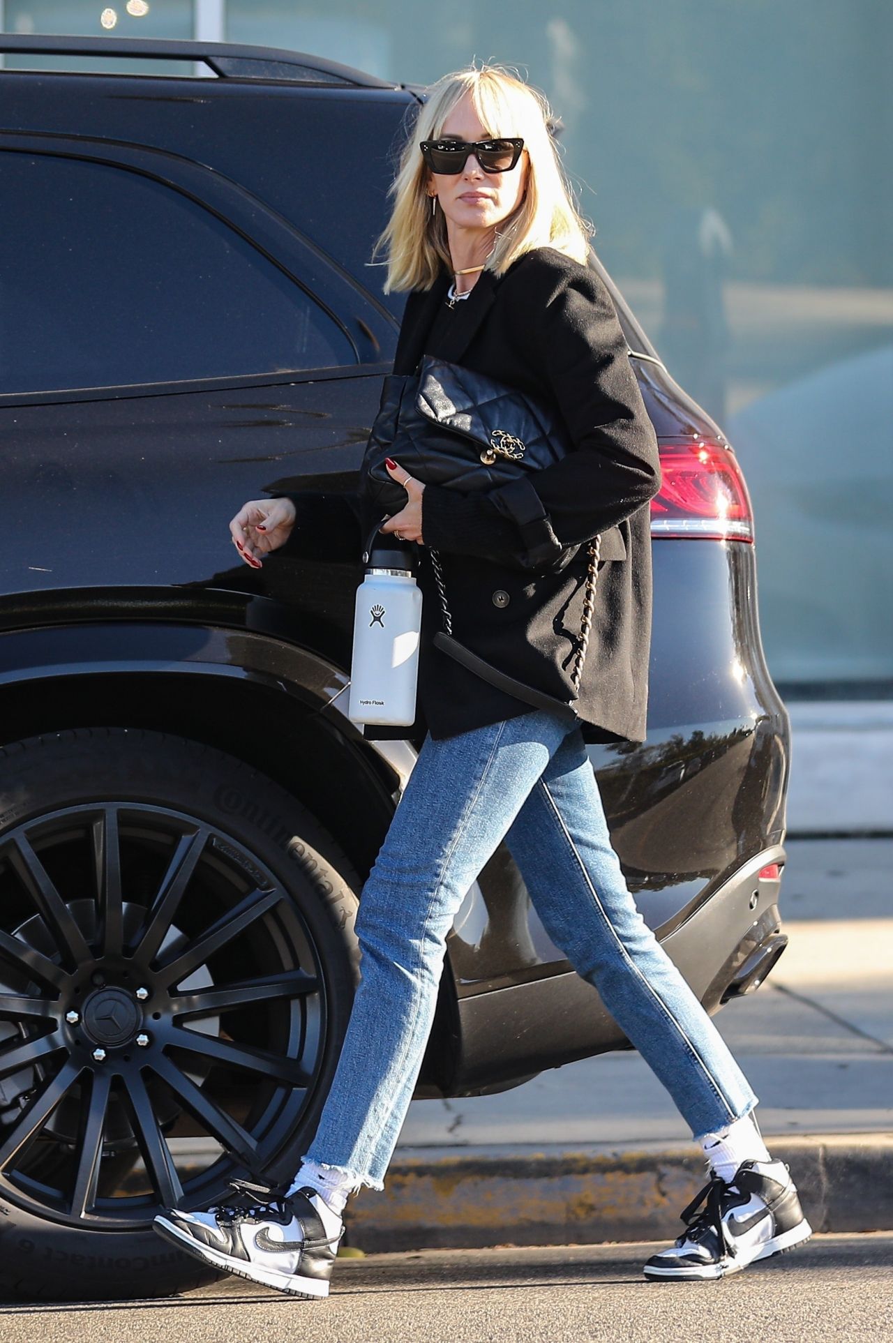 Kimberly Stewart - Leaving a Hair Salon in Beverly Hills 11/14/2022 ...