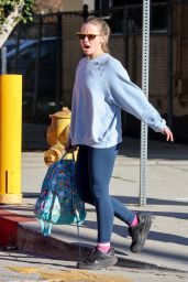 Kristen Bell in Leggings and a Sweatshirt - Los Angeles 11/14/2022