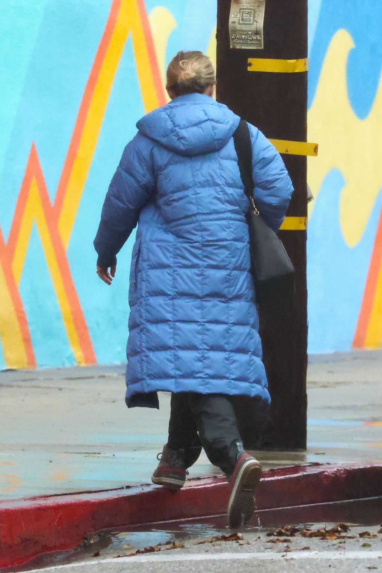 Kristen Bell Wears Rainboots and Puffer Coat - LA 11/07/2022 • CelebMafia