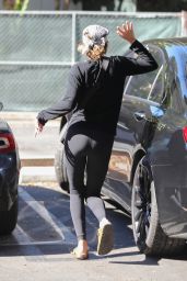 Lisa Rinna - Out in Sherman Oaks 11/03/2022